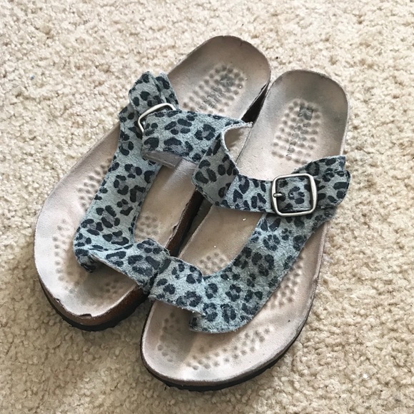 white mountain leopard sandals